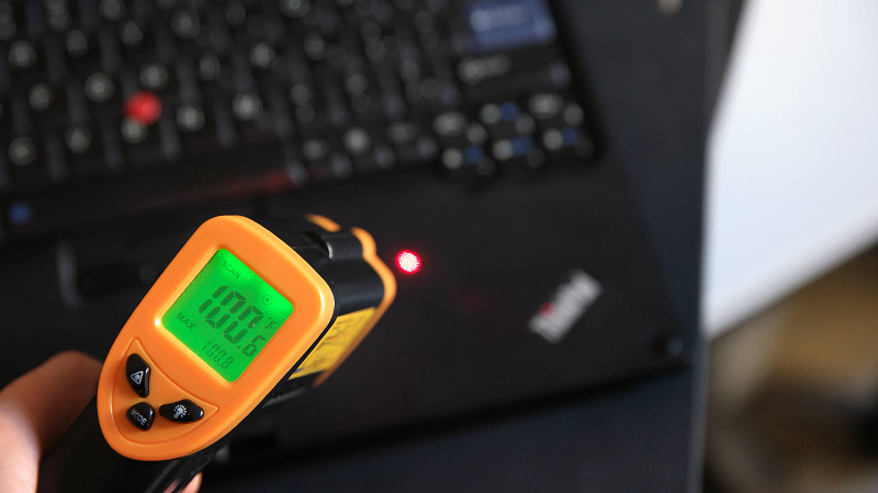 This thing ran hot ALL the time, and you can feel the HDD vibrate through the palm rest every time it spins up.